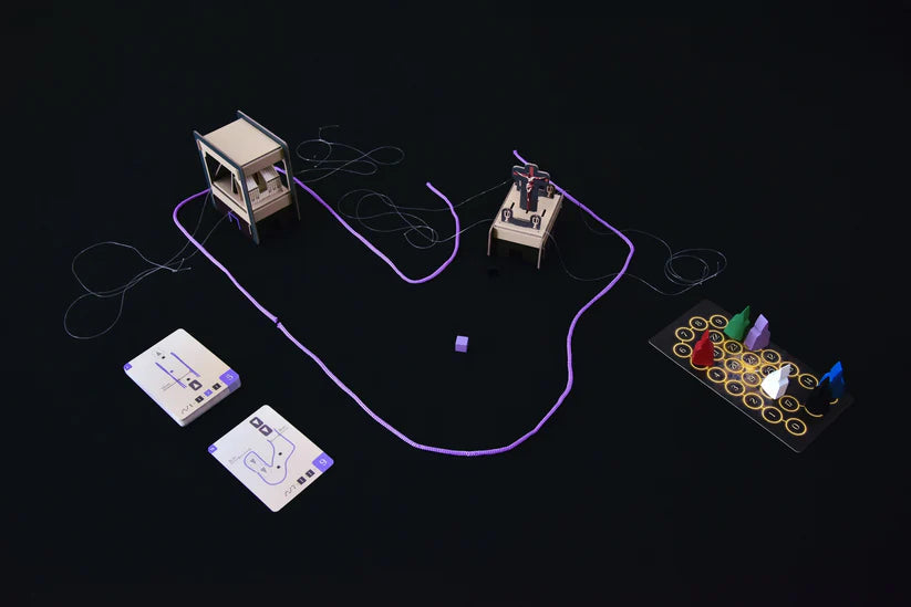 Set de tarjetas y cajas de madera con cable morado y piezas decorativas