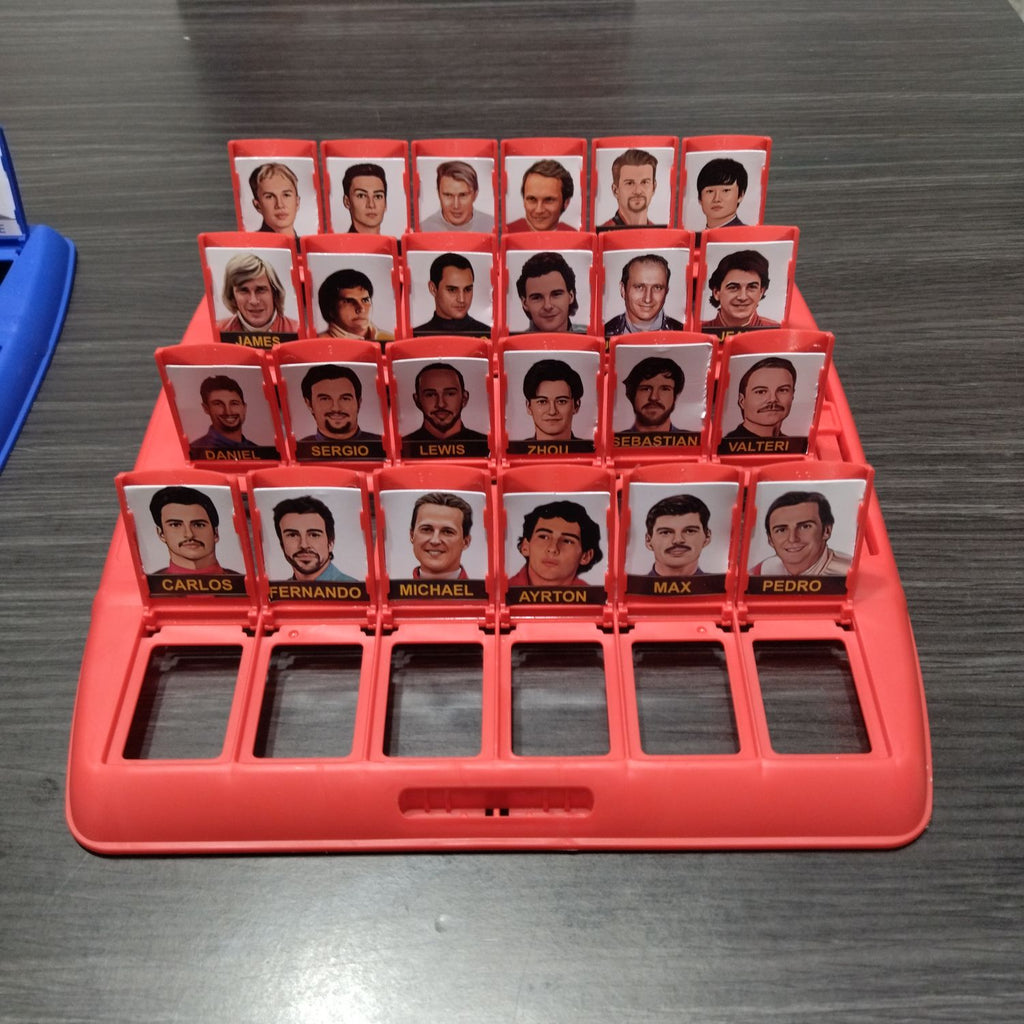 Juego Adivina el piloto: bandeja roja con tarjetas de rostros y espacios vacíos